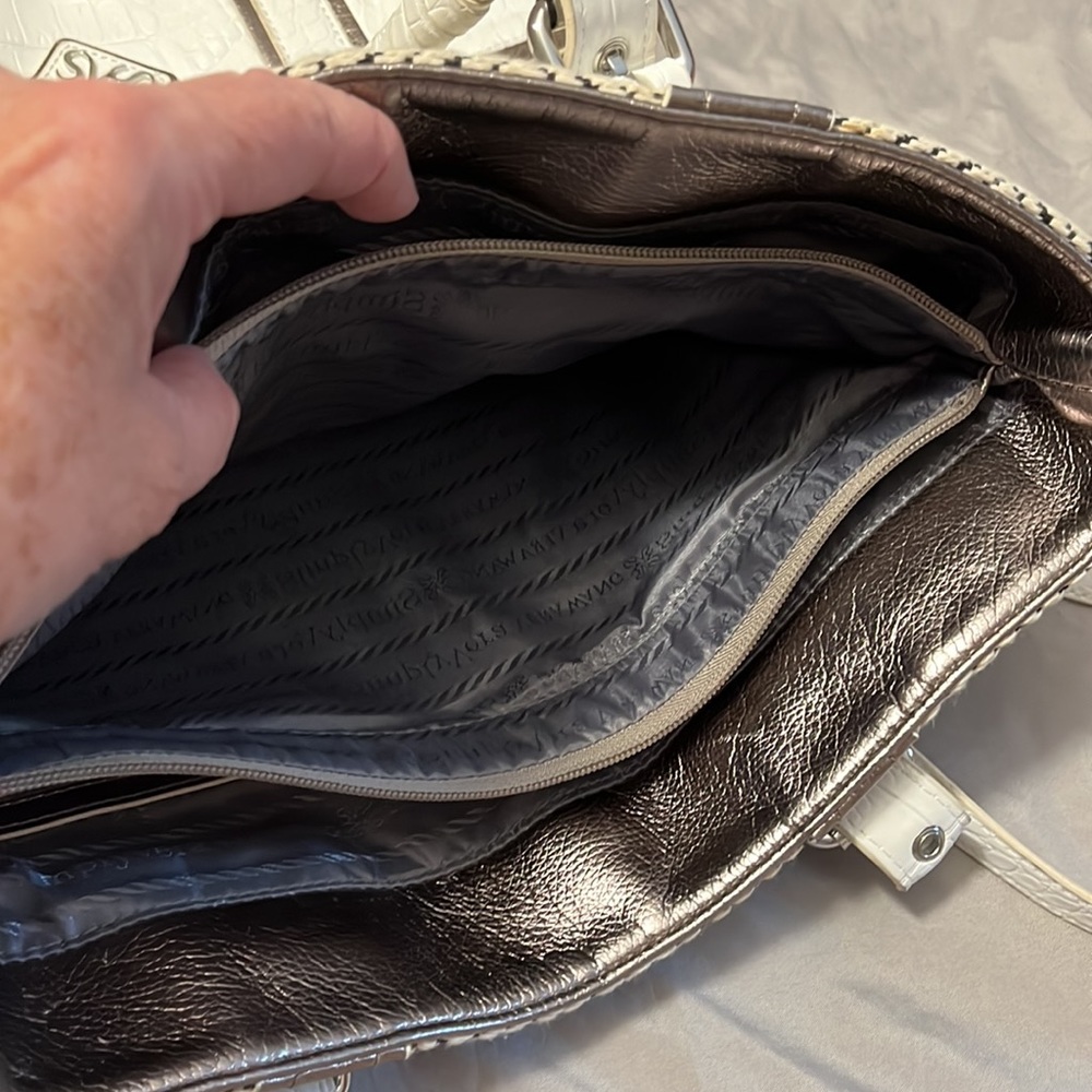 Simply Vera crossbody bag with handles. Pristine inside. - Picture 4 of 5